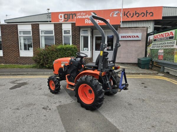 Used Kubota B2261 Manual compact tractor on Agric tyres - Image 4