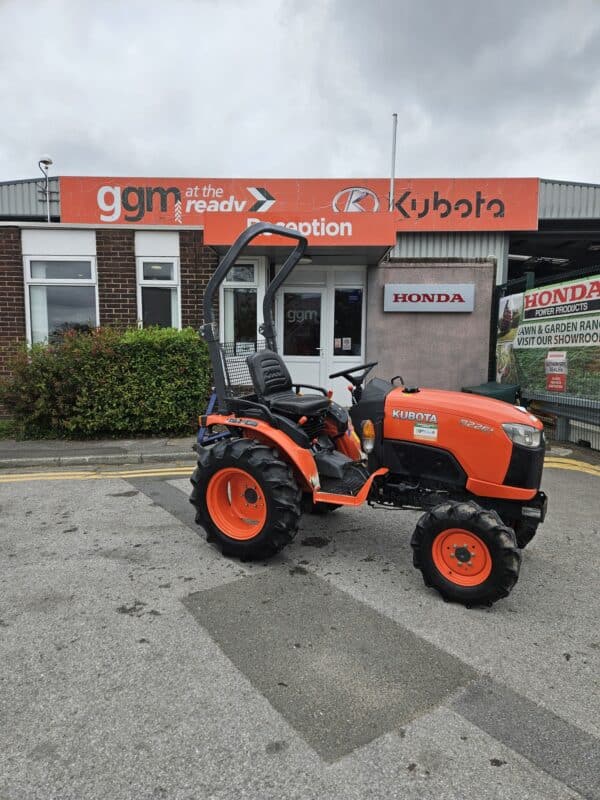 Used Kubota B2261 Manual compact tractor on Agric tyres - Image 8