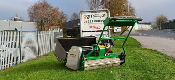 Used Dennis G860 Commercial pedestrian dedicated cylinder mower - Image 4