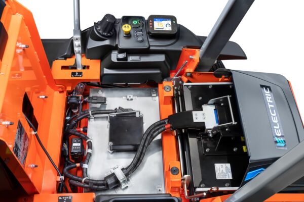 Kubota ZE-421 Battery Zero Turn Mower - Image 8