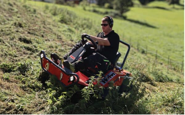 SABO Gladiator 95 4WD Ride-On Flail Mower - Image 2